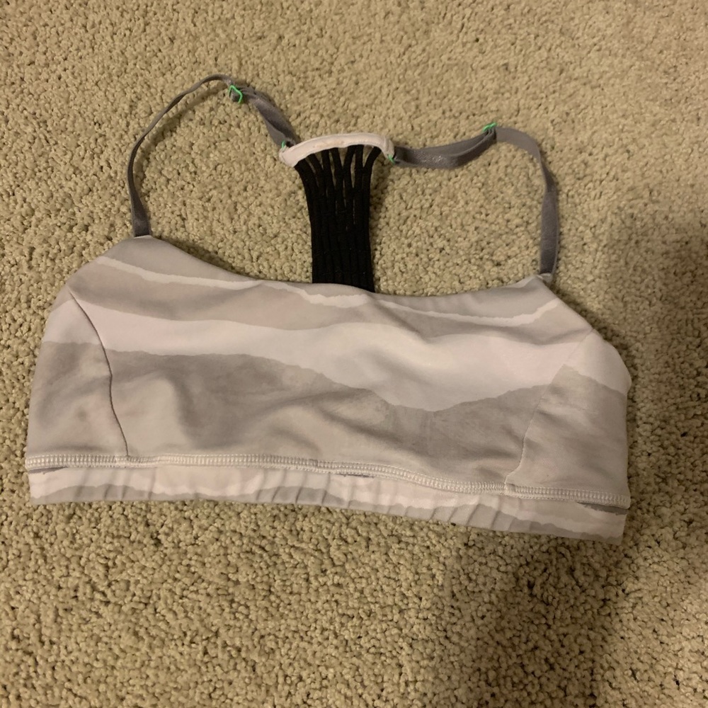 LULULEMON BRA SIZE 6!!! No pads
